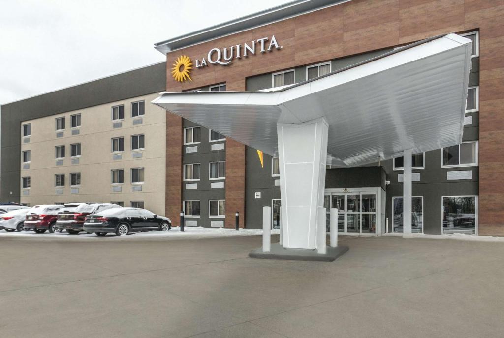La Quinta by Wyndham Cleveland - Airport North Image