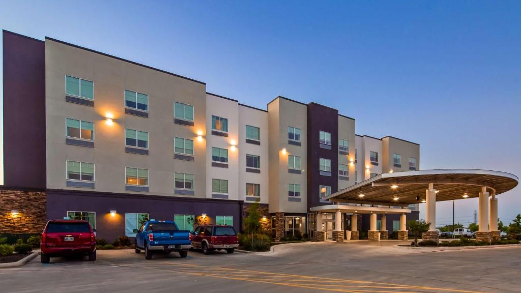 Best Western Plus Roland Inn & Suites Image