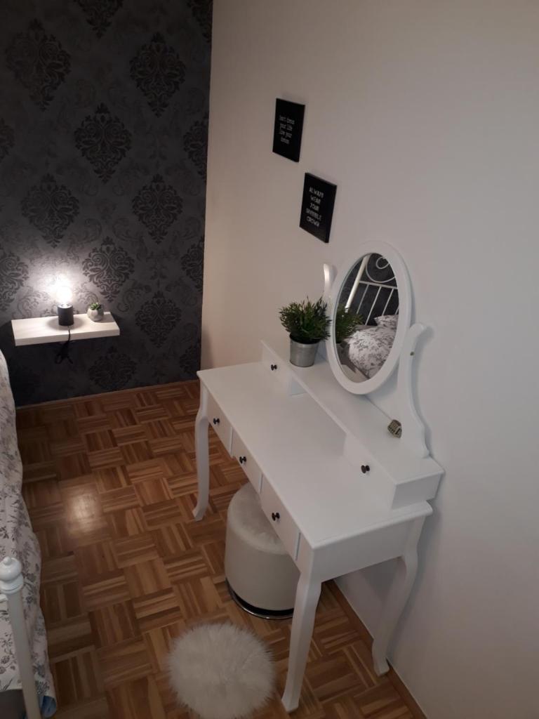 Apartment N&B 6