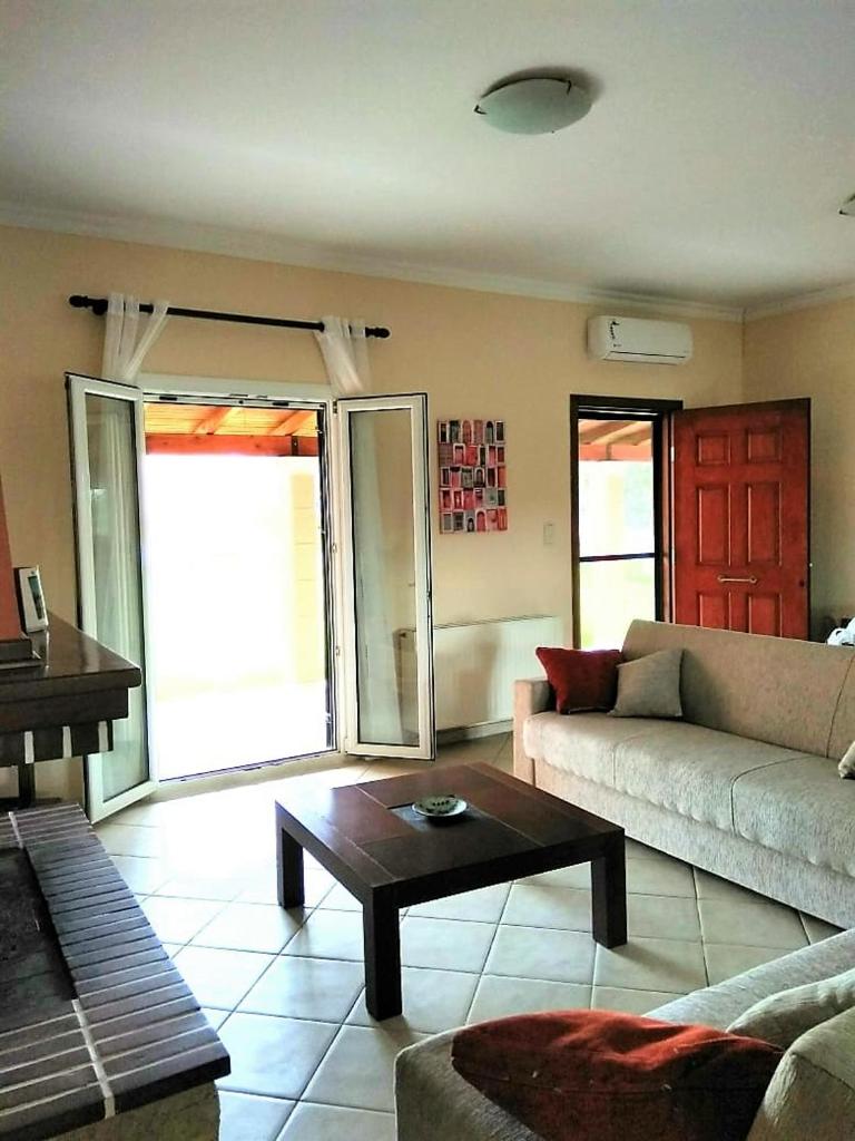 Lonelia's Family Homes 8