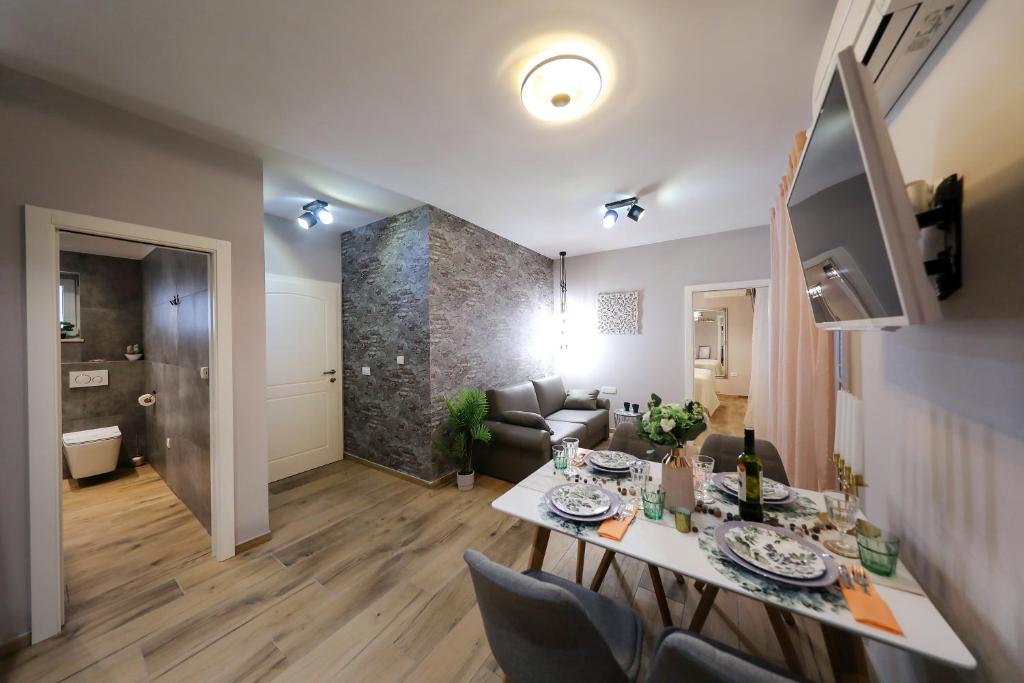 Aldo Apartments Center 2