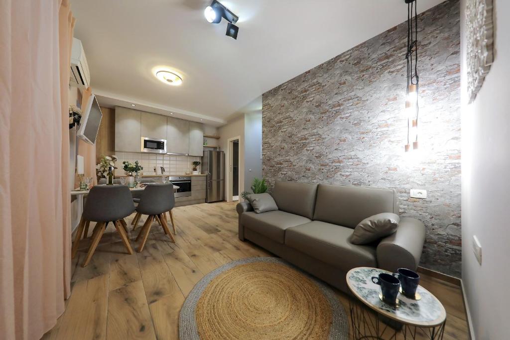 Aldo Apartments Center 8