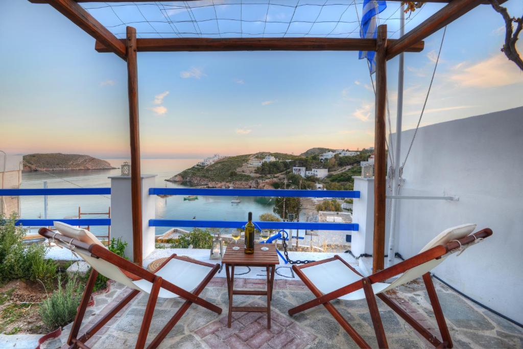 Deck1Syros Premium Apartments 2
