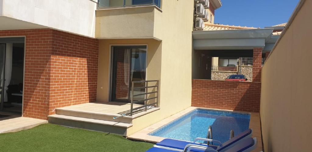 Stunning Villa with Pool 4