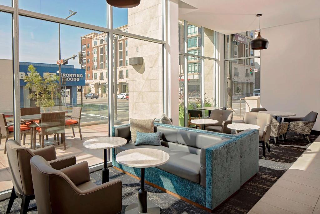 Hyatt Place Glendale/Los Angeles Image