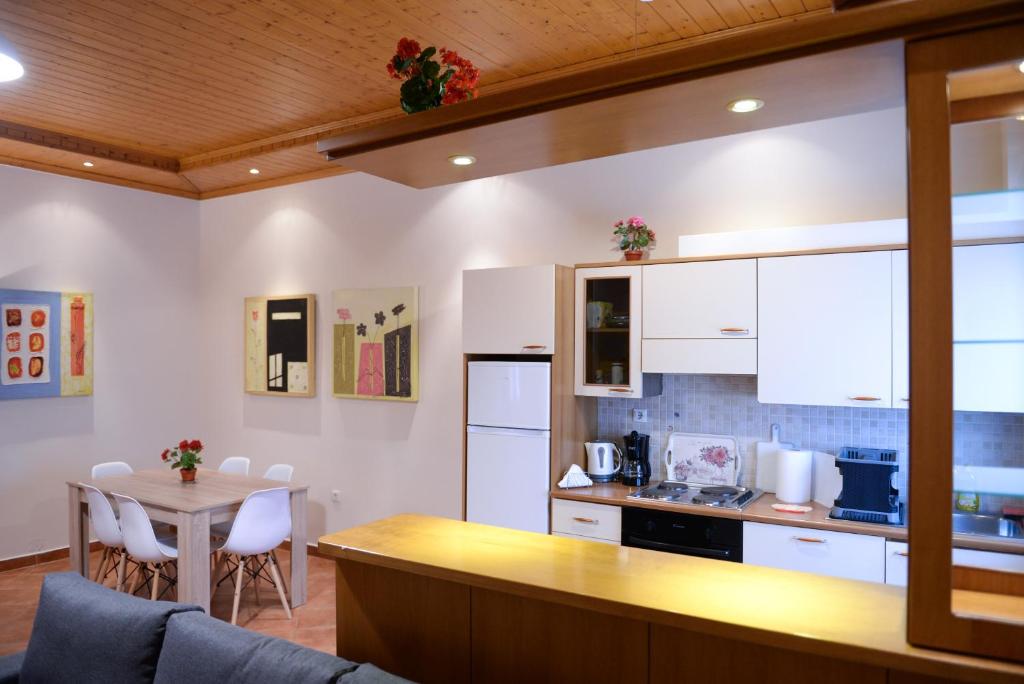 Patras Cozy Lodge 7