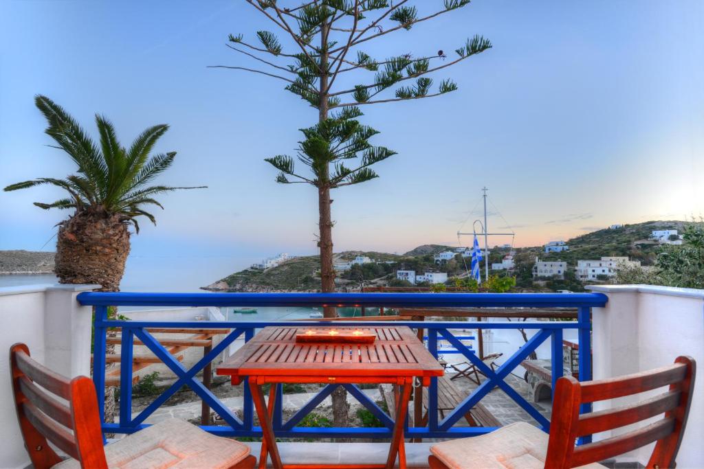 Deck1Syros Premium Apartments 5