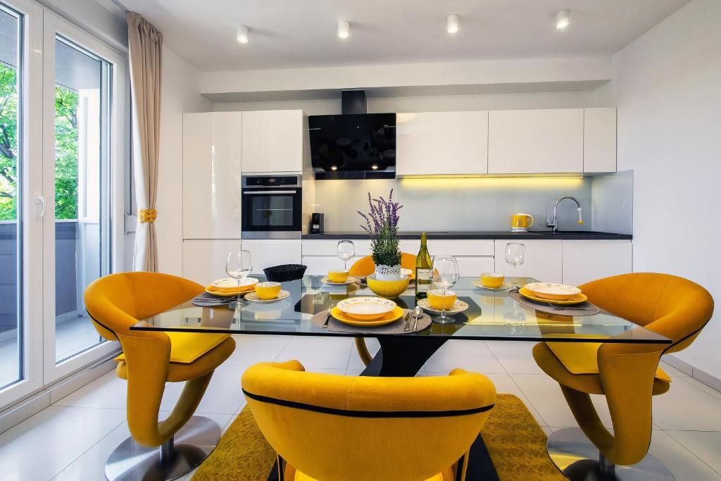 CITY AND BEACH LUXURY 4 STARS APARTMENT SPLIT 1