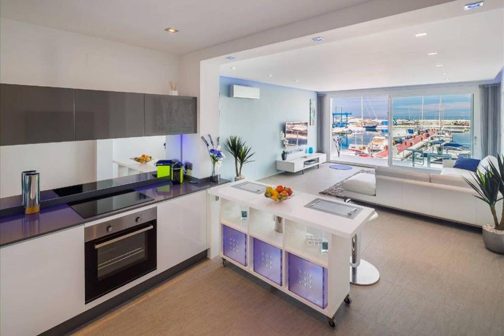 Modern Frontline Puerto Banus Apartment M2 4