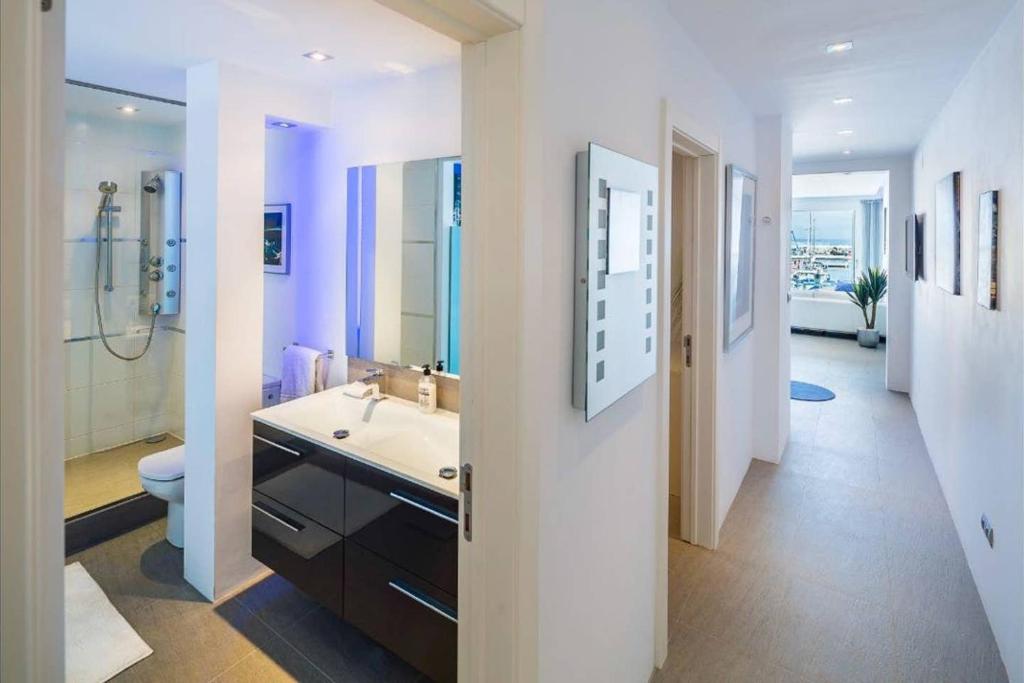 Modern Frontline Puerto Banus Apartment M2 8