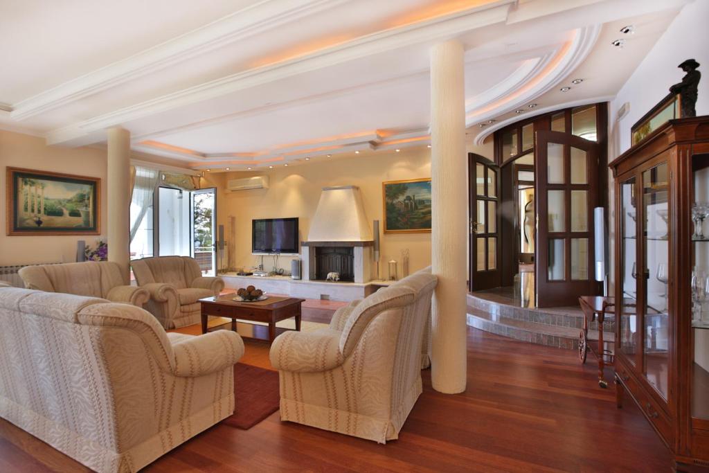 Royal Holiday Apartments Sveti Stefan 3