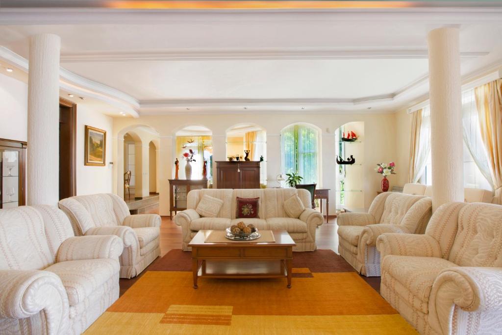 Royal Holiday Apartments Sveti Stefan 6