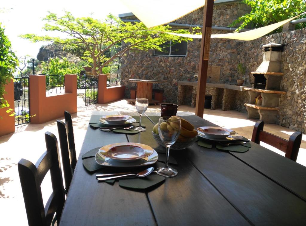 Peaceful house set on a vineyard & work friendly 4