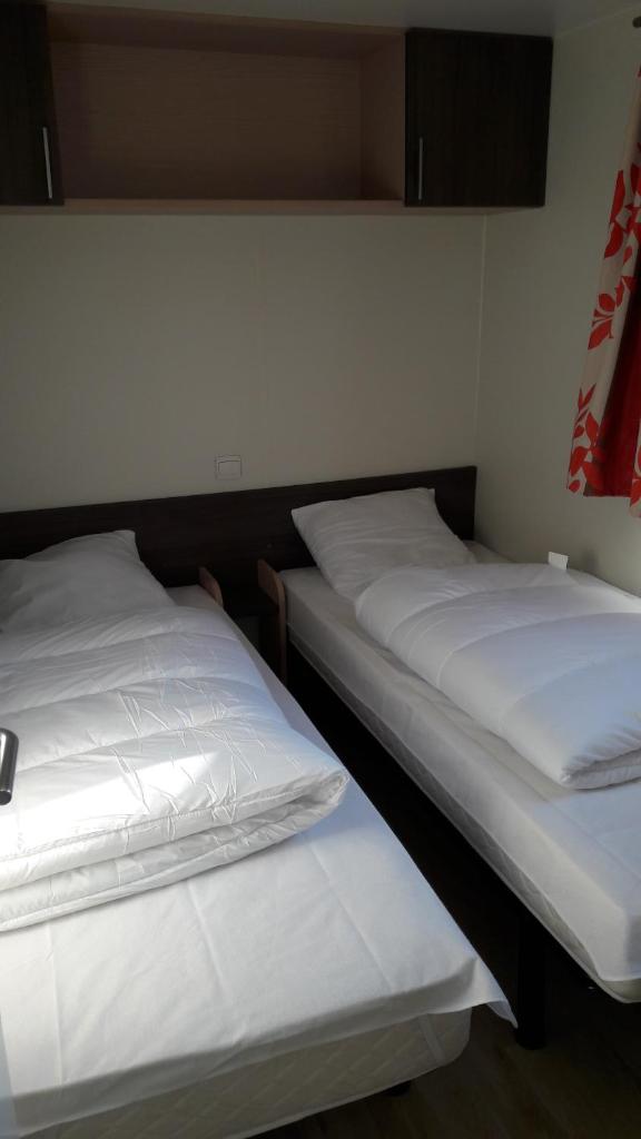 Photo de la galerie de l'établissement Mobil home récent clim 3ch Camping3* piscine, à Argelès-sur-Mer 5 autres photos