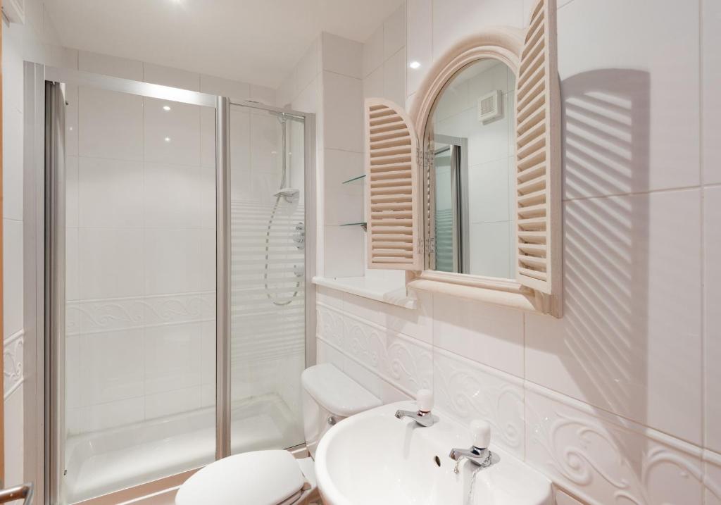 The Botanist Apartment Edinburgh Old Town 2 Bedroom Lift Parking 3