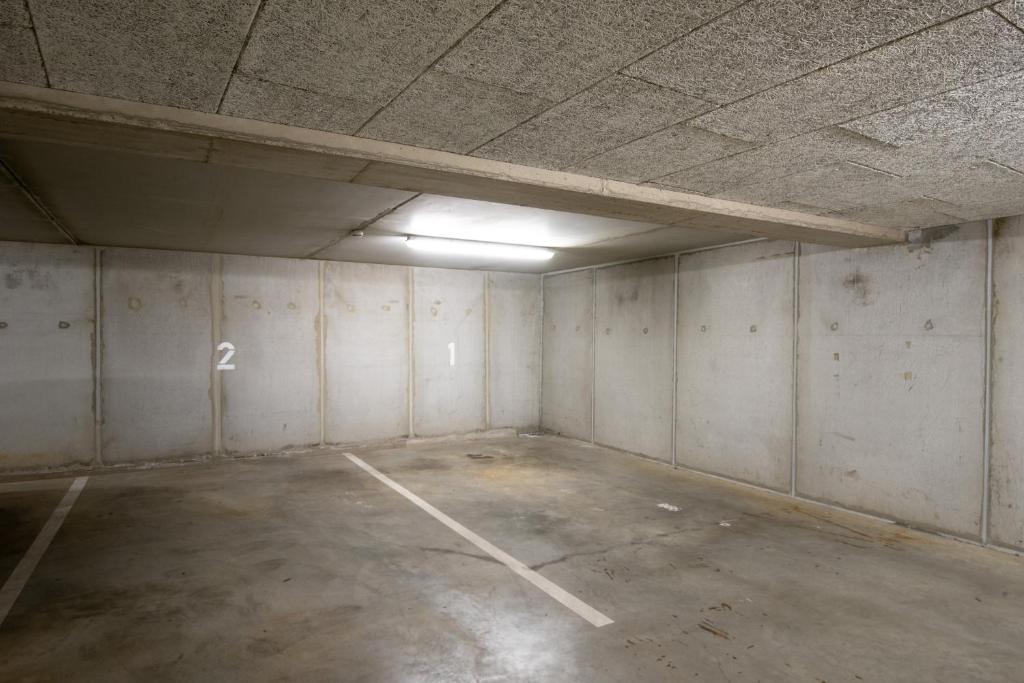 City-Apartment Lendviertel - PRIVATE PARKING GARAGE 6