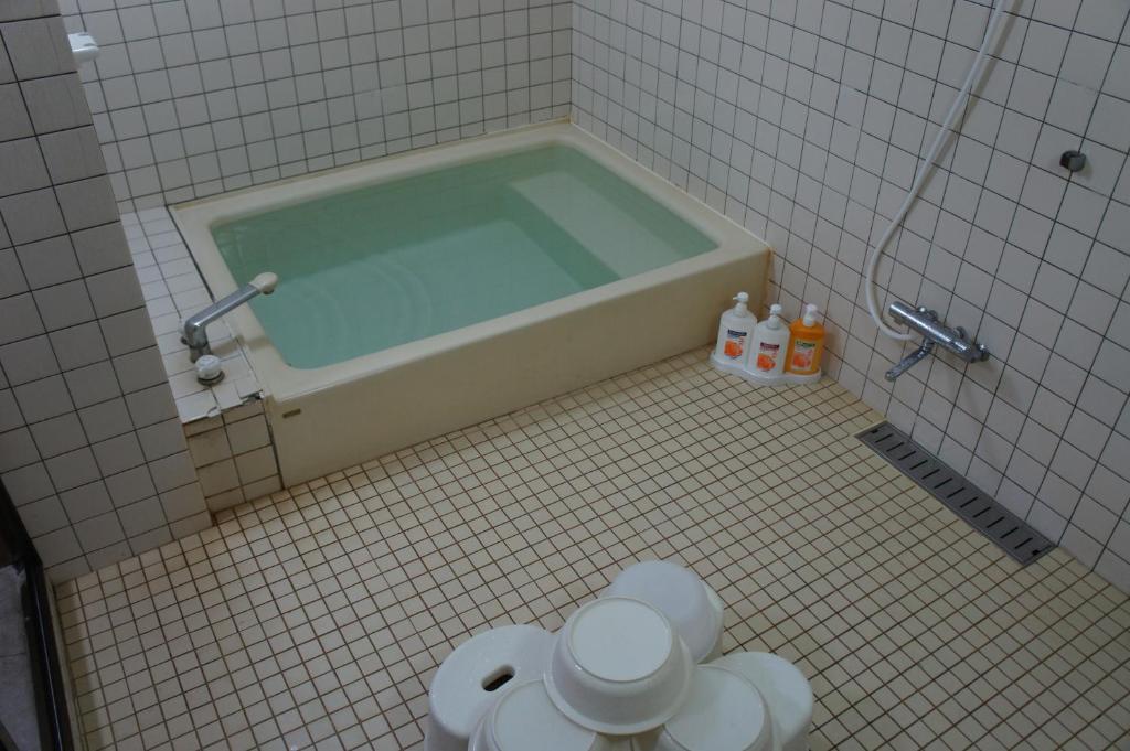 Photo de la galerie de l'établissement Miyoshiya Ryokan, à Tanabe 10 autres photos
