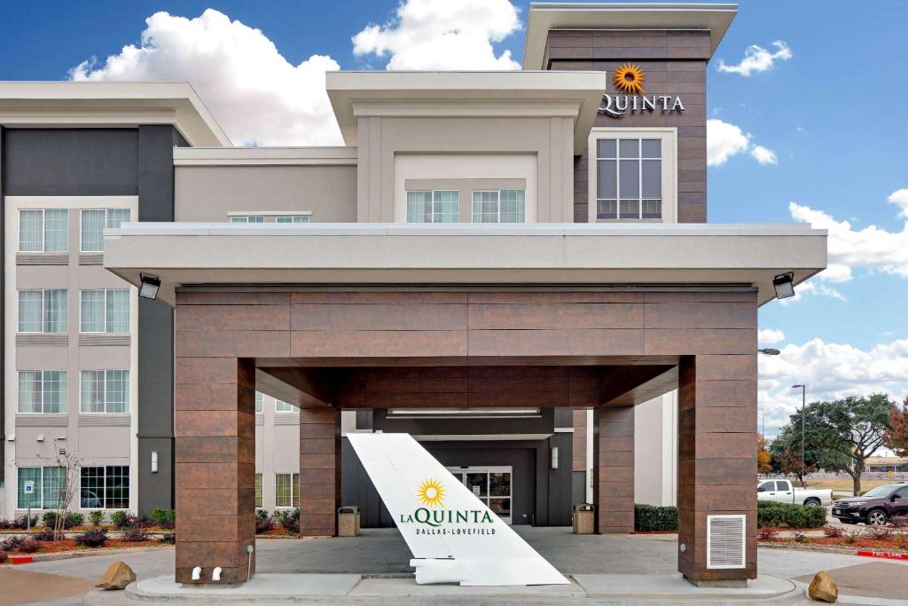 La Quinta by Wyndham Dallas Love Field Image