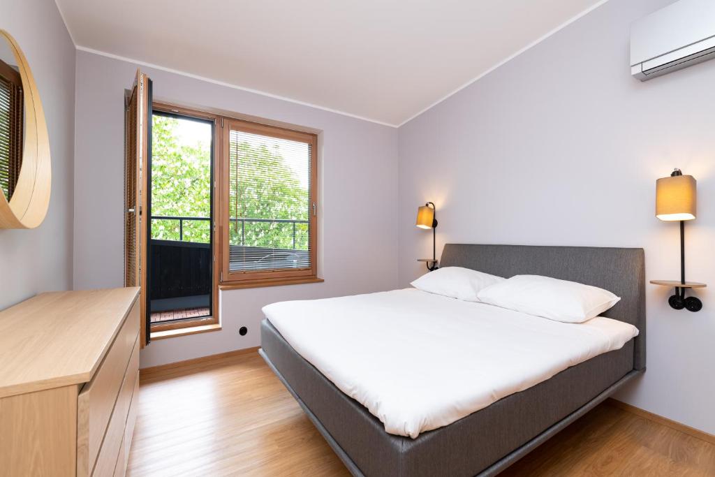 Self-check-in 3 bedroom apartment with sauna and balconies 7