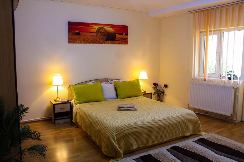Collosal Apartment with Garden 7