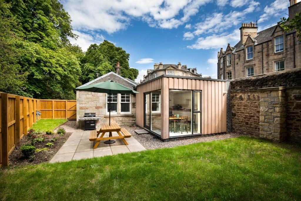 Trinity Lodge - Home with Private Garden and Parking 6