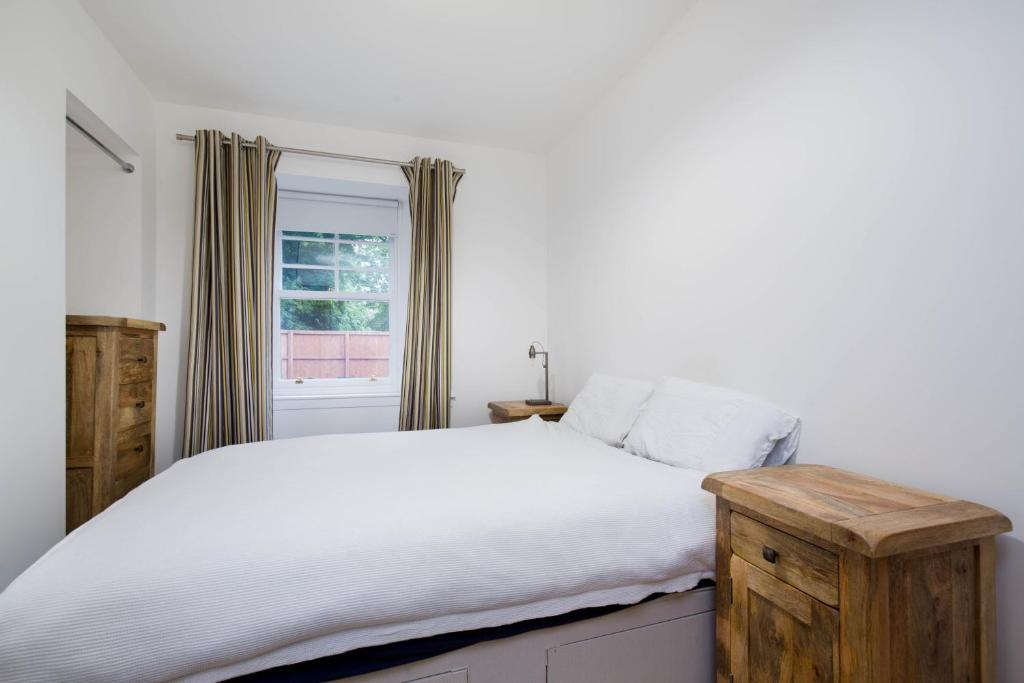 Trinity Lodge - Home with Private Garden and Parking 7