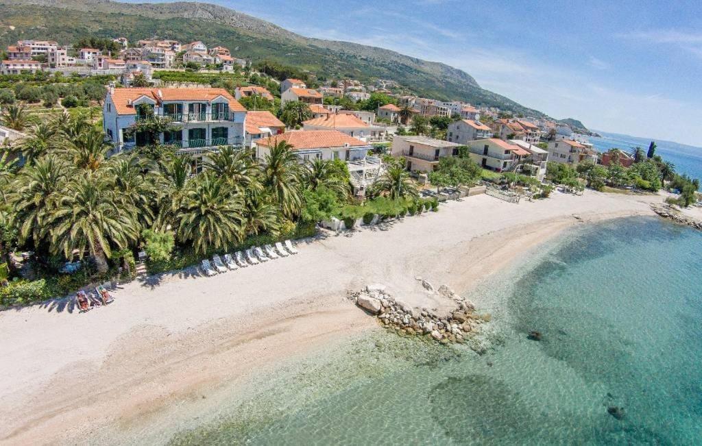 Private Jacuzzi Retreat near Split 6
