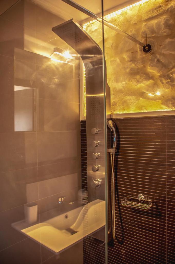 Kamares Suites 8