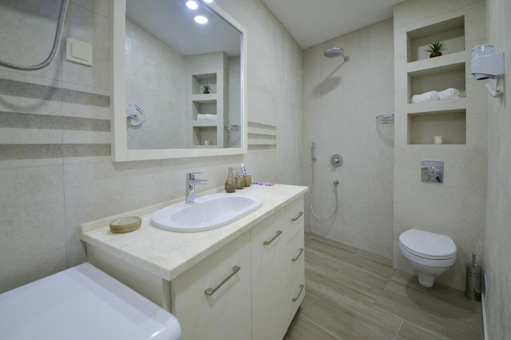 Brand New Apartments - free parking 5