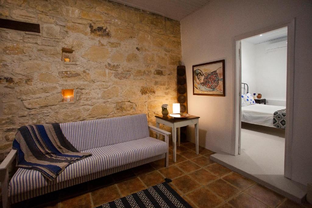 Cecilias Courtyard 2