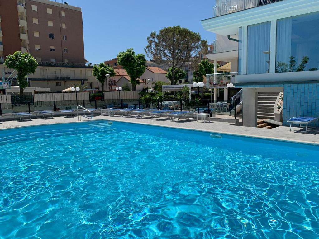 Piscine de l'établissement Hotel Mercedes ou située à proximité