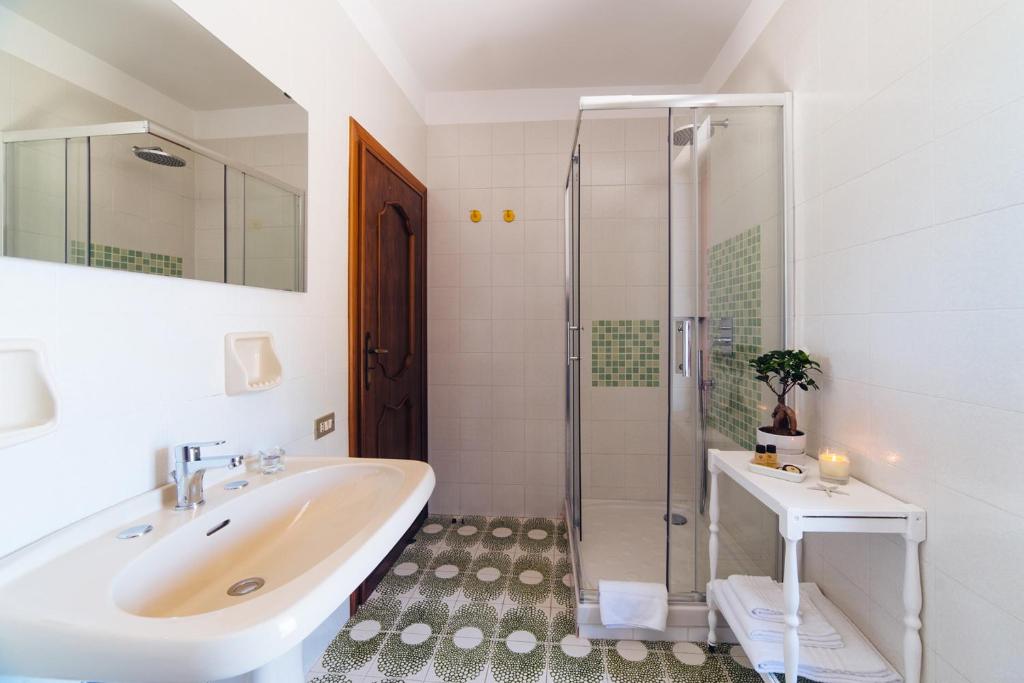 Sea View Villa in Ravello with lemon pergola, gardens and jacuzzi - Ideal for elopements 8
