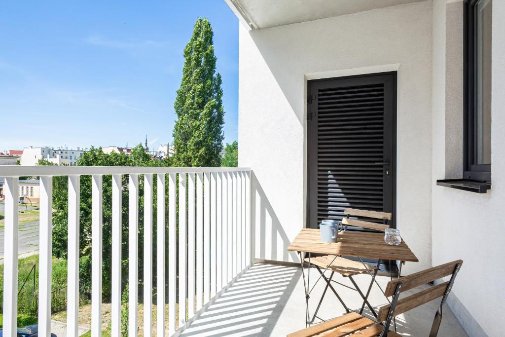Botanic Gardens Apartment with FREE GARAGE Wrocław by Noclegi Renters 4