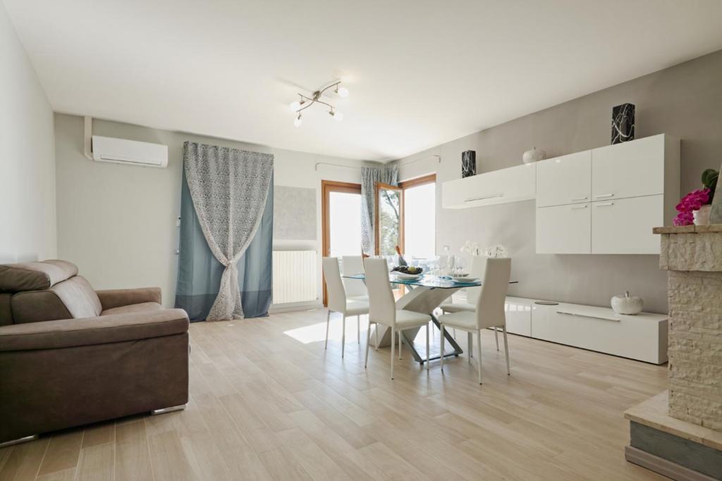 Photo de la galerie de l'établissement Villa Ambra, à Soiano del Lago 13 autres photos