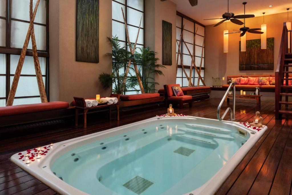Executive Hotel Cosmopolitan Toronto Image