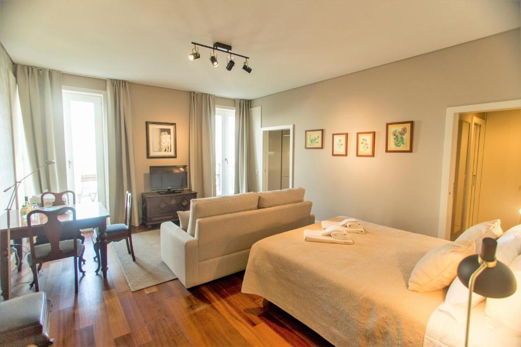 Cardosas Square Apartments by Porto City Hosts 2