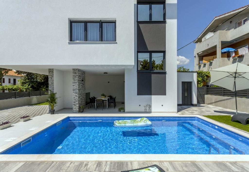 VILLA EMA KASTELA with private heated pool 4
