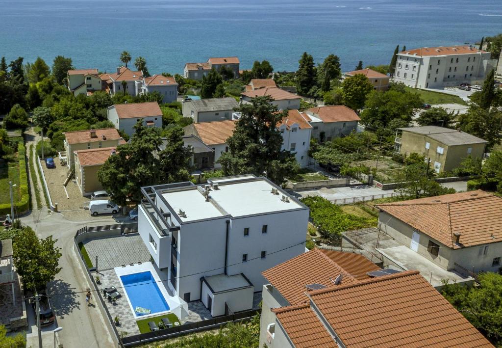 VILLA EMA KASTELA with private heated pool 7