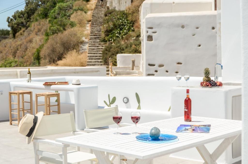Cycladic Breeze