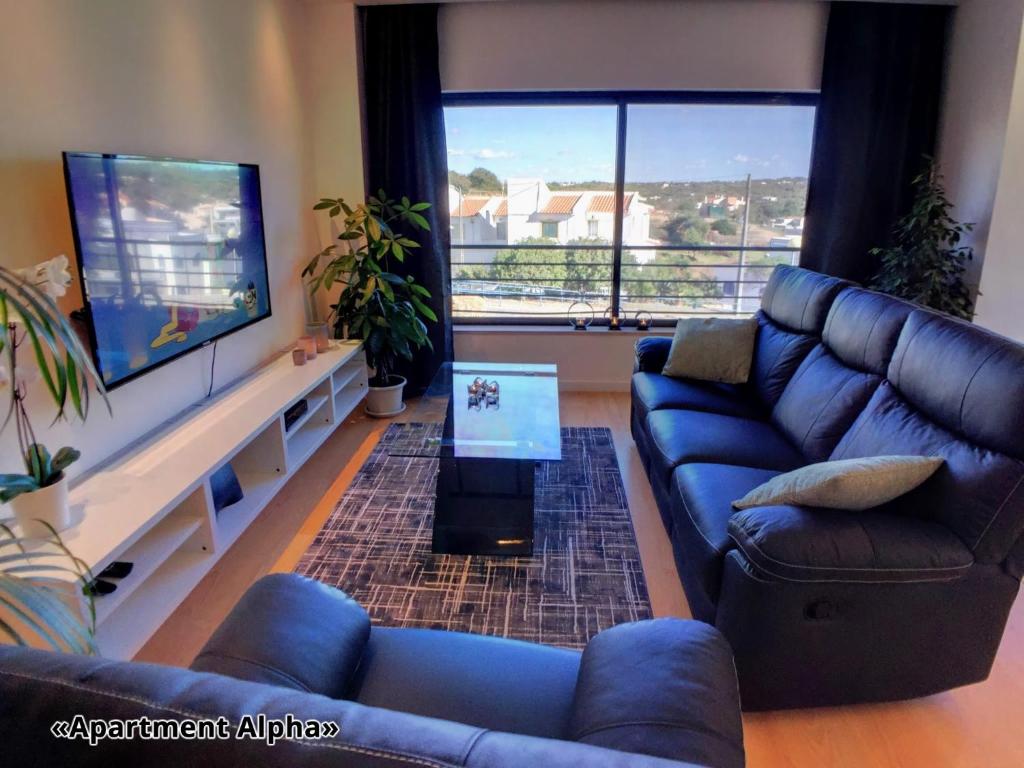 Apartment Alpha - 2 Bedrooms, Private Rooftop Patio with Hot Tub, BBQ and View 8