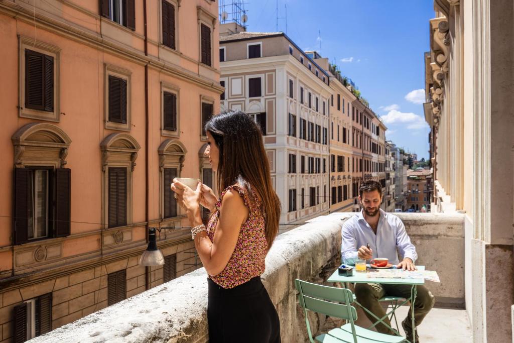 Glance in Rome Image