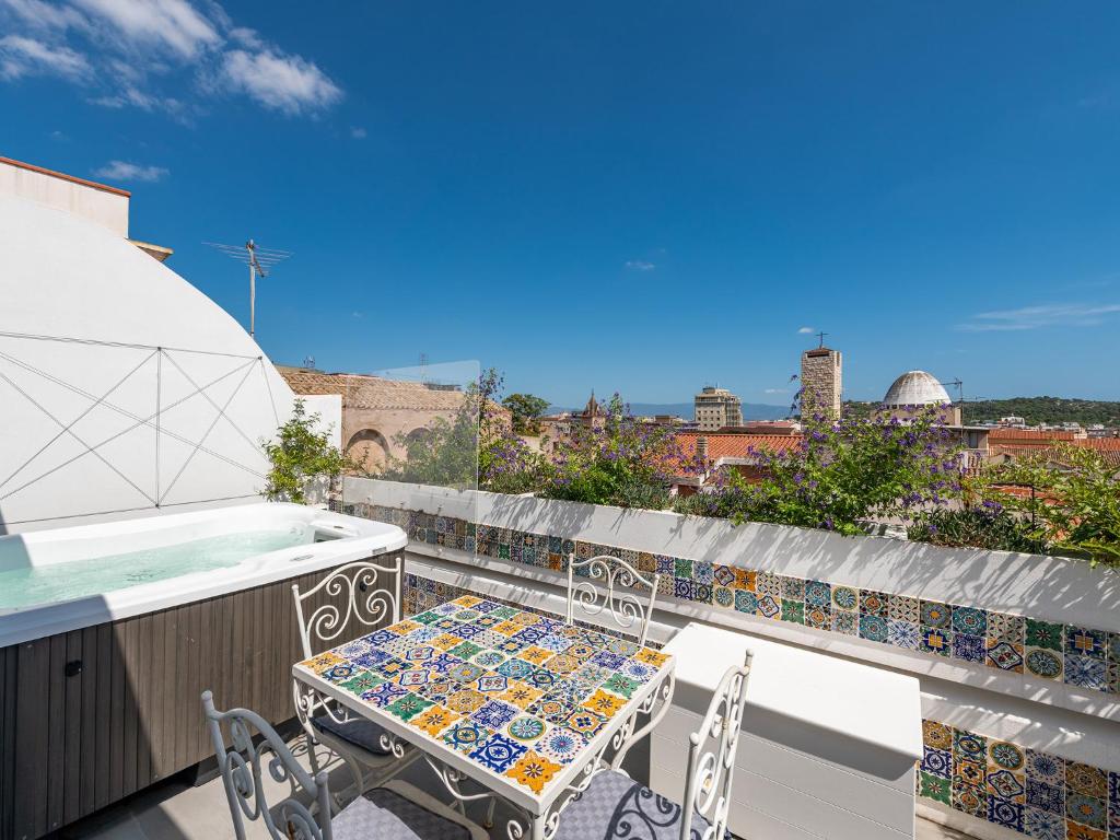 "Bea's Terrace" - Private Jacuzzi and panoramic rooftop in the City Centre