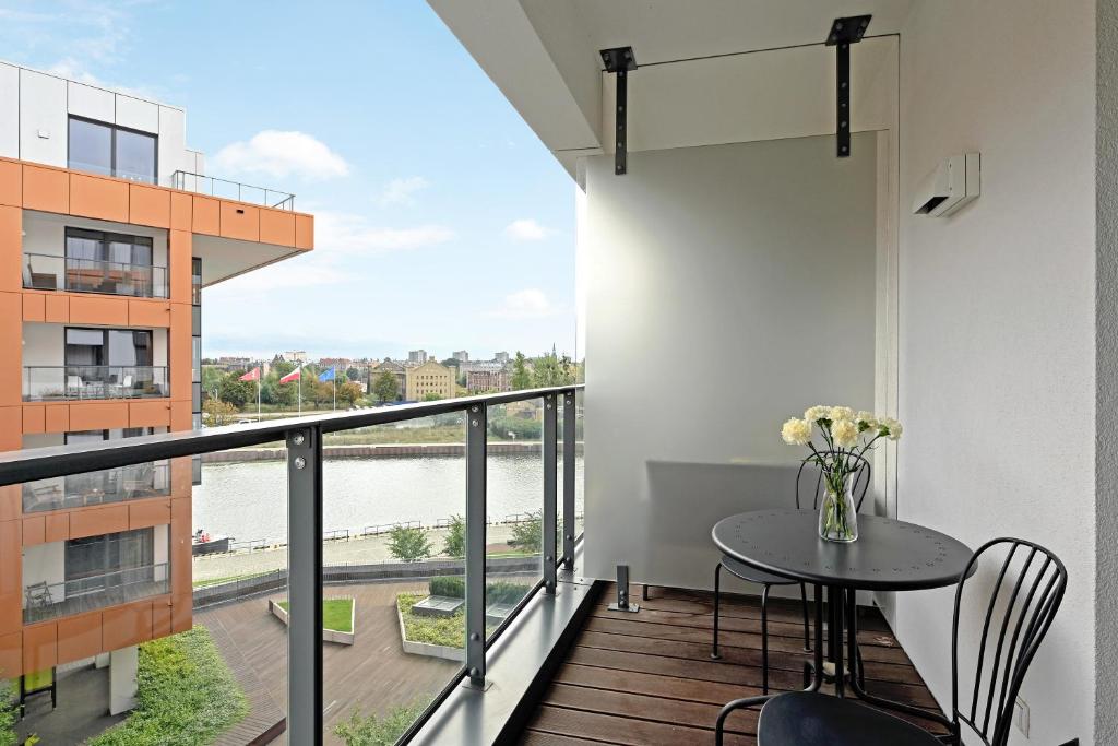 Blue Mandarin Riverside 7