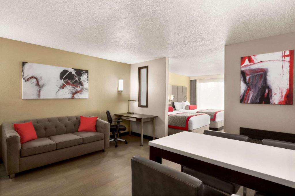Ramada by Wyndham Suites Orlando Airport Image