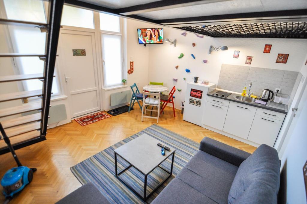 Altitude Loft 4
