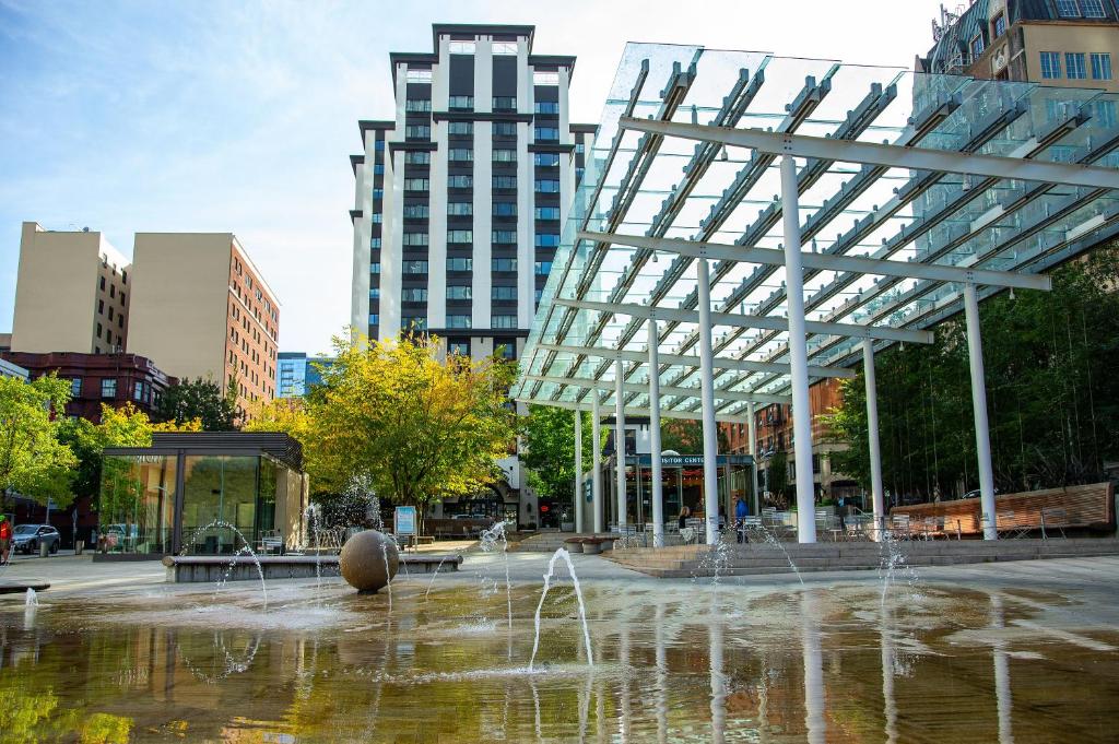 The Paramount Hotel Portland Image