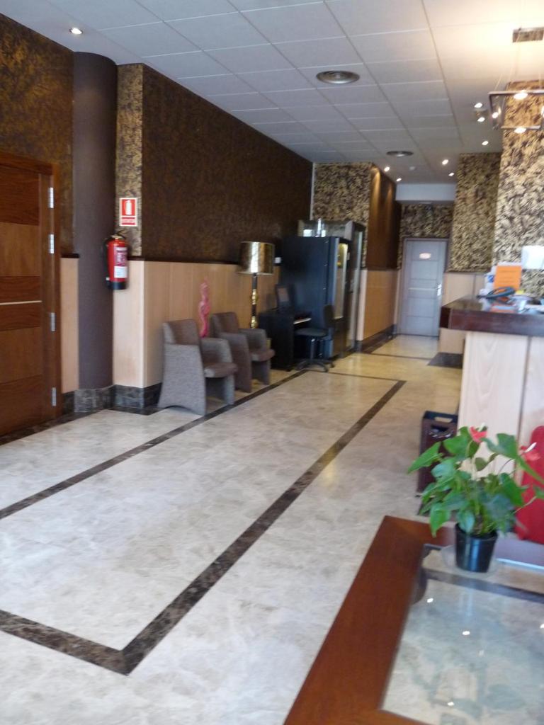 Hotel 4C Puerta Europa Image