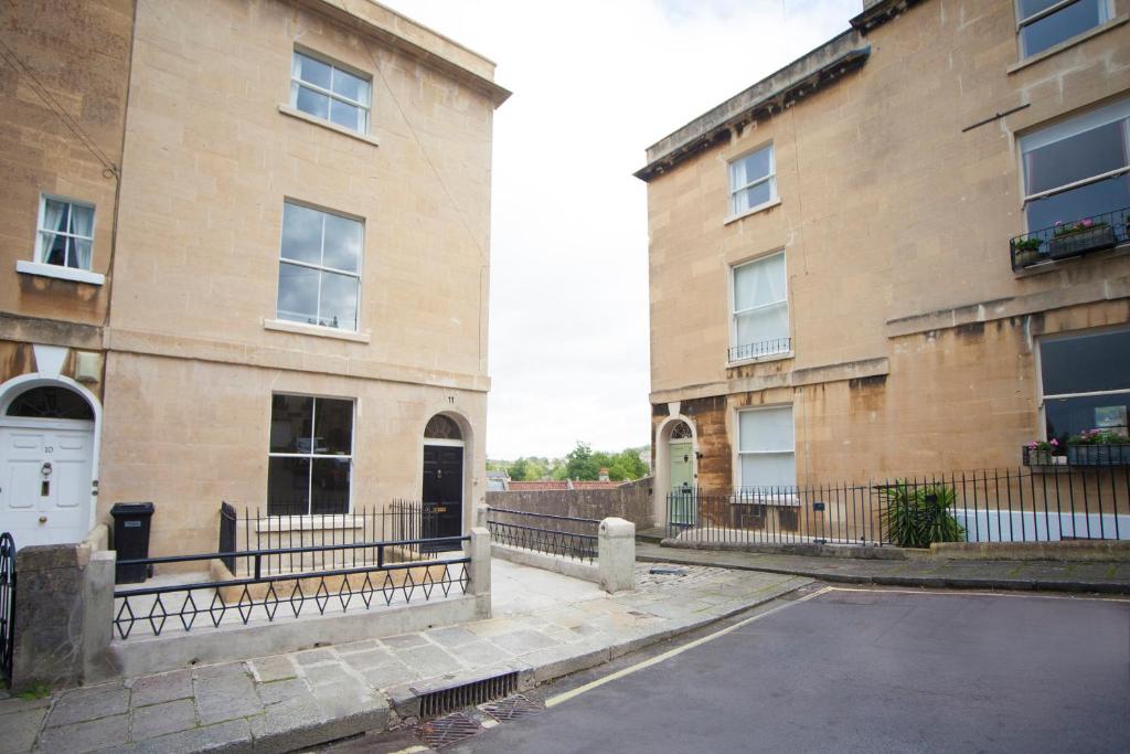 Garden Apartment - 11 Southcot Place 6
