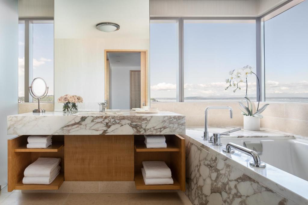 Four Seasons Hotel Seattle Image