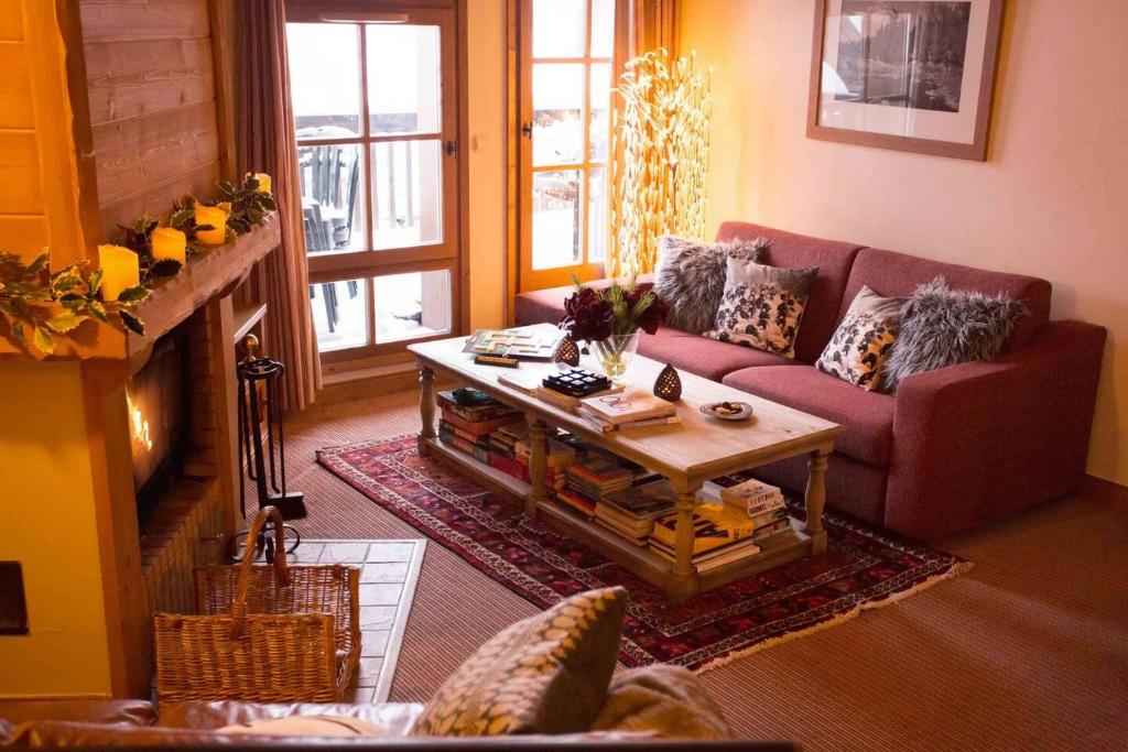 Photo de la galerie de l'établissement Huge Superior 4 Bedroom Apartment, Arc 1950, Les Arc, Spaciously Sleeps 8 to 10 over two floors, Ski In Ski Out, à Arc 1950